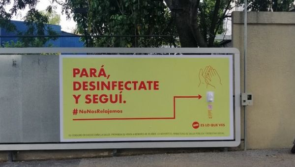 Otra forma de interactuar: Brahma convierte sus carteles en puntos de desinfección