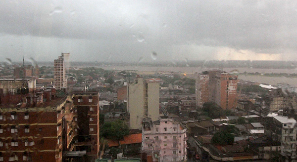 Meteorología anuncia un martes caluroso a cálido con lluvias