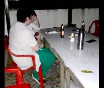 En Clínicas hacían su guardia ¡con ceecita! | Crónica