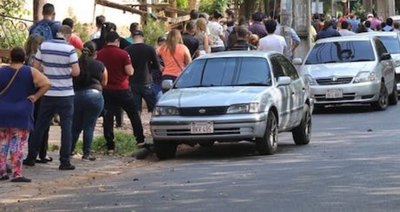 PARECE UN CHISTE Atýra la gente, prepos y un guyryry “colectivo | Crónica