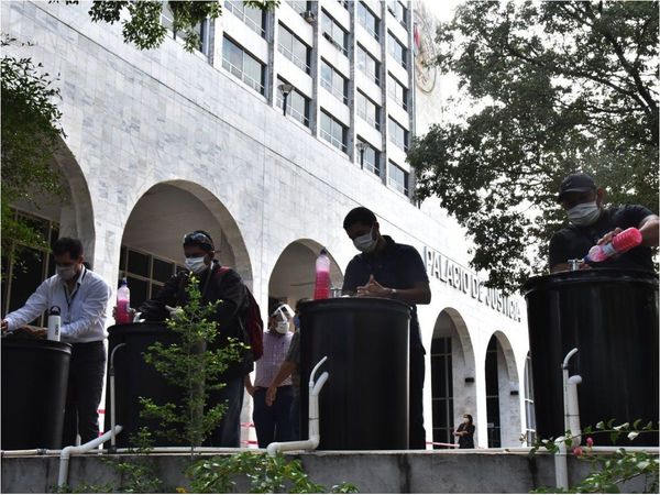 En Asunción ingresaron unas tres mil personas en reapertura judicial