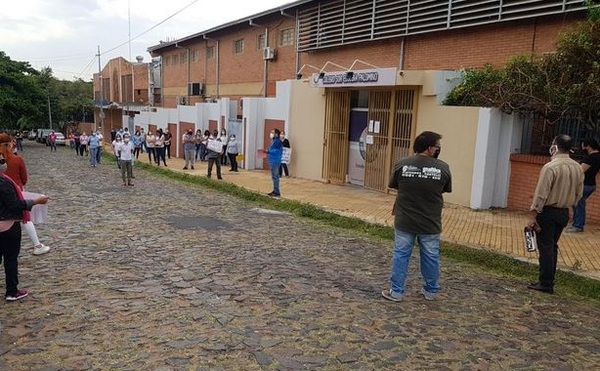Padres del Colegio Sor Palomino exigen descuento del 50% de cuotas