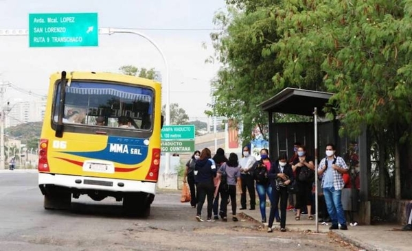 HOY / Multan a ocho empresas por llevar exceso de pasajeros