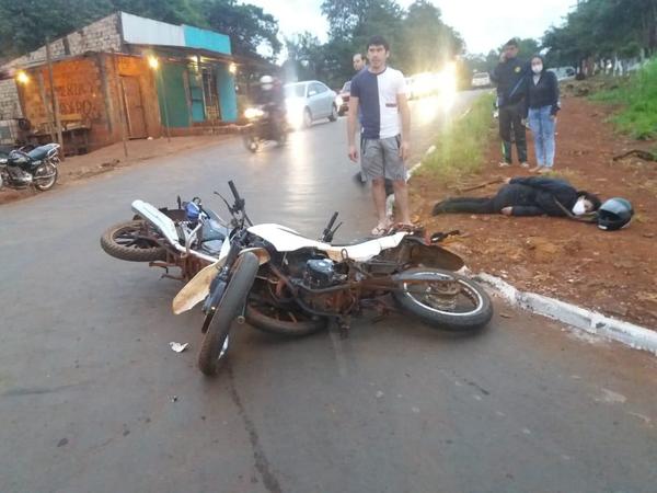 Choque de motocicletas deja un lesionado