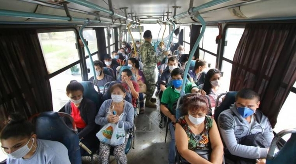 HOY / Servicio de transporte público fue uno de los sectores que no acató medidas sanitarias, según Salud