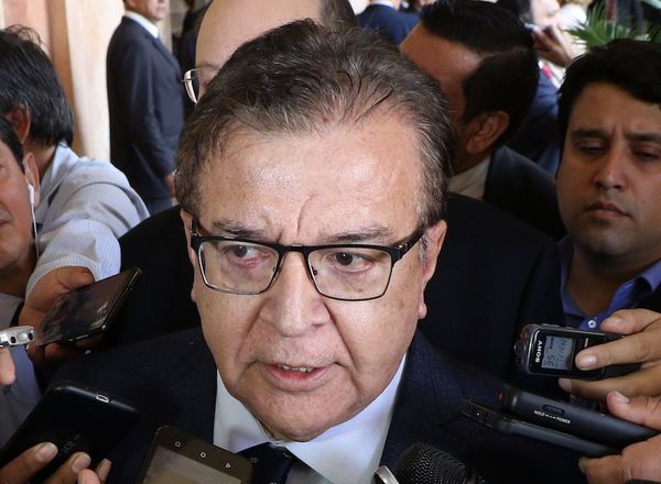 Nicanor rechaza recortar salarios en binacionales y eliminar publicidad