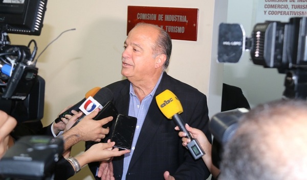 Recorte del 50% en cuotas de colegios privados causará "herida mortal al sistema"