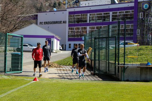 ¡Cuarentena para todo un equipo de la 2.Bundesliga! - Fútbol - ABC Color