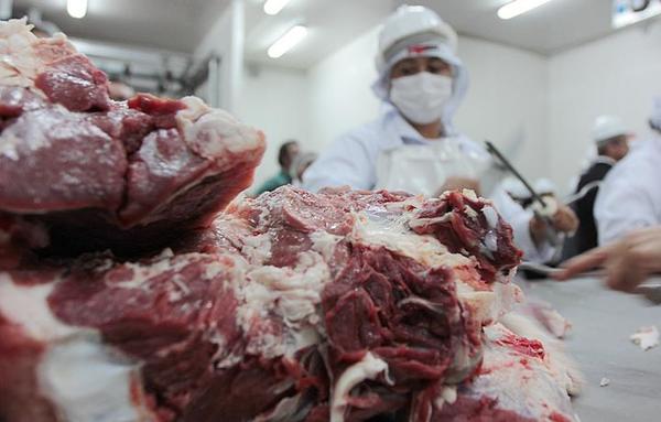 Reducción del costo de la carne no se refleja en precios para el consumidor, según ARP