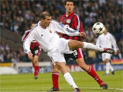 El gol de volea de Zidane al Bayer, elegido el más bello de la Champions