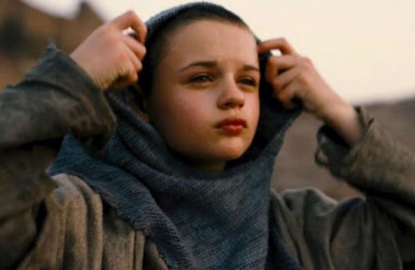 A 8 años del estreno: así luce hoy la niña que escapó del hoyo en 'Batman: The Dark Knight Rises' - C9N
