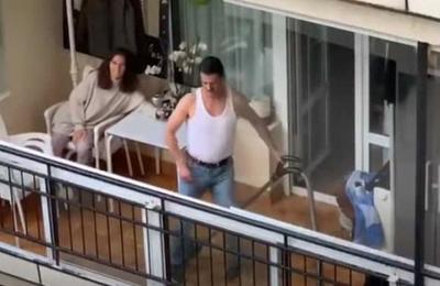 Imitador de Freddie Mercury entretiene a sus vecinos en medio de la cuarentena - C9N