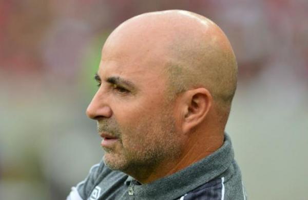 Futbolista dice que Sampaoli lo convenció con 'alcohol y fiestas' para que jugara en Sevilla  - SNT