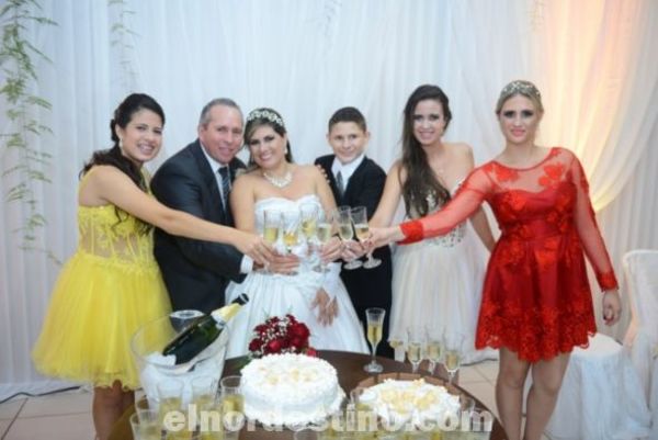 Enlace Matrimonial de Ramona Aparecida Aliendre y Magdal Dissenha en el Clube do Sargentto de Ponta Porã