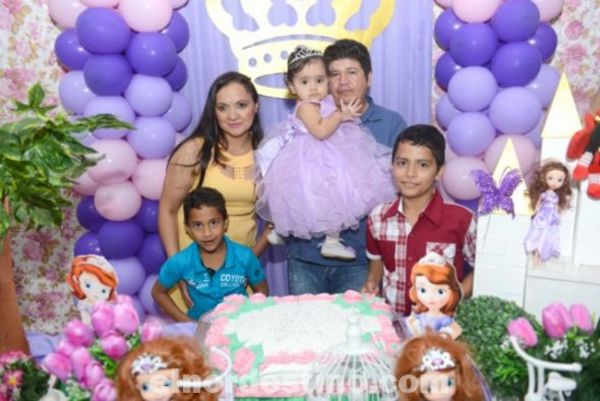Karen Leticia festejó su Primer Añito con una gran fiesta en el Salón de Eventos La Pepa de Pedro Juan Caballero