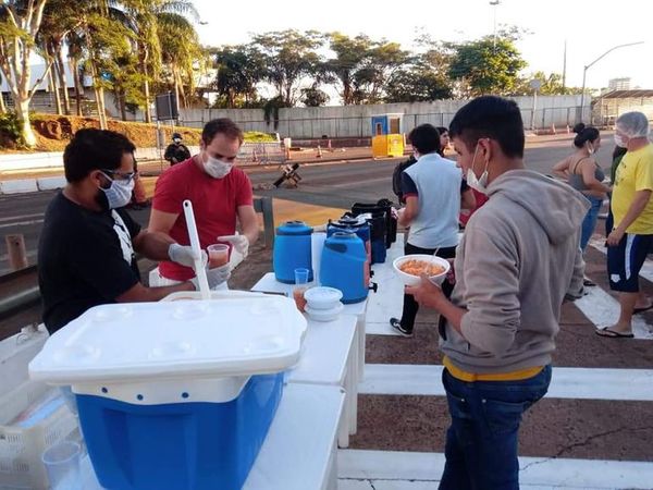 Brasileños que asistieron a connacionales varados en el puente se someterán al test de COVID-19 - ABC en el Este - ABC Color