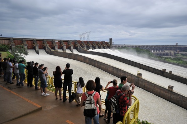 Apertura de vertedero de Itaipú brindará espectáculo único.