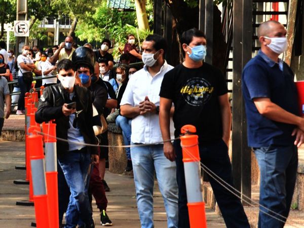 Senadores proponen prorrogar validez de cédulas para evitar aglomeración