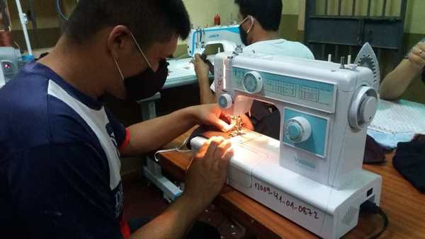 Donan máquinas para confecciones textiles a penitenciarías - ADN Paraguayo
