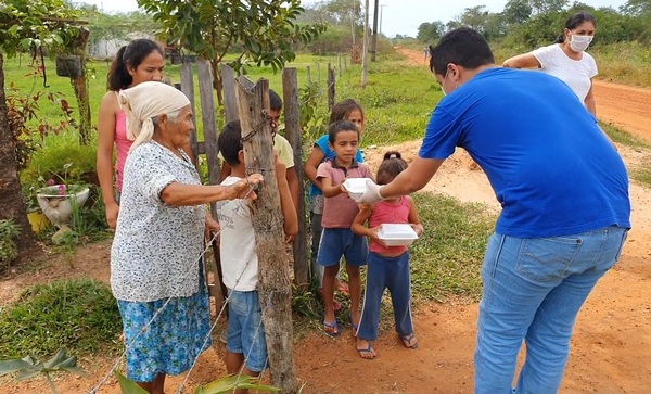 Joven concepcionero festeja 15 años entregando alimentos