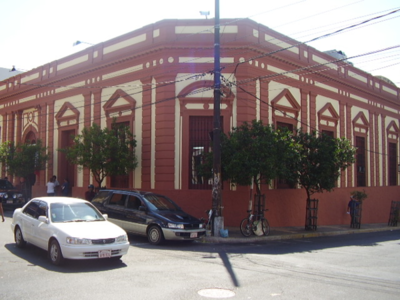 Padres de colegio privado se manifestarán exigiendo el 50% de descuento en cuotas