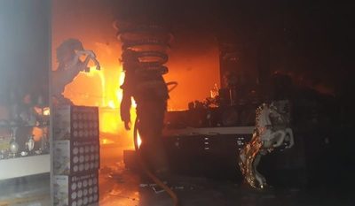 Principio de incendio en centro de Ciudad del Este moviliza a bomberos y policías – Diario TNPRESS