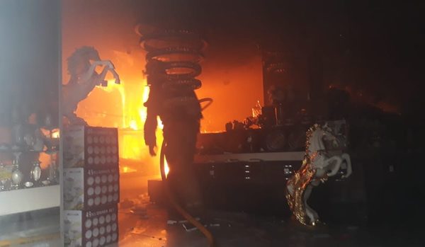 Principio de incendio en centro de Ciudad del Este moviliza a bomberos y policías – Diario TNPRESS