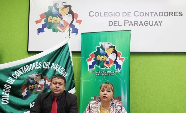 HOY / Alba Talavera, miembro del consejo directivo del Colegio de Contadores, sobre la realidad de los contadores en Paraguay