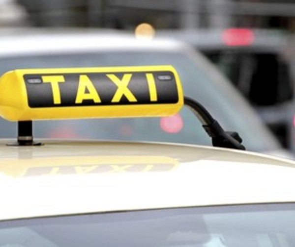 Murió en un taxi por falta de ambulancia