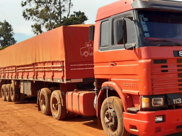 Retienen camión con supuesta mercadería de contrabando