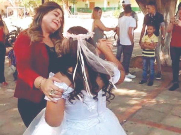 ¿Capeta del MEC hizo fiesta de 15 en un cole?
