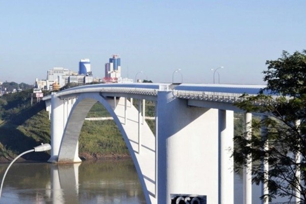 Covid-19: 'si se abre Puente de la Amistad, vamos tener una fuerte presión de alto riesgo de casos importados', advierte infectólogo