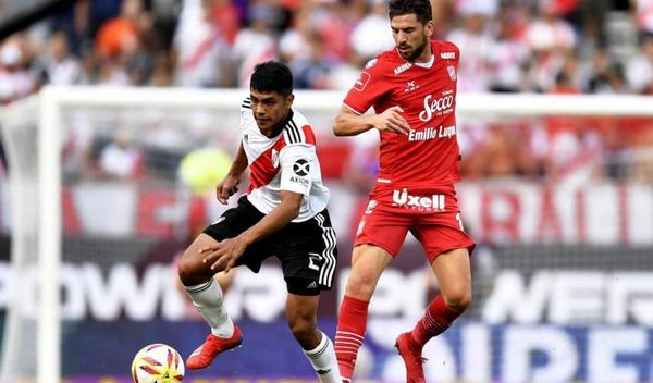 Presidente argentino avisa que el fútbol con público tardará en volver
