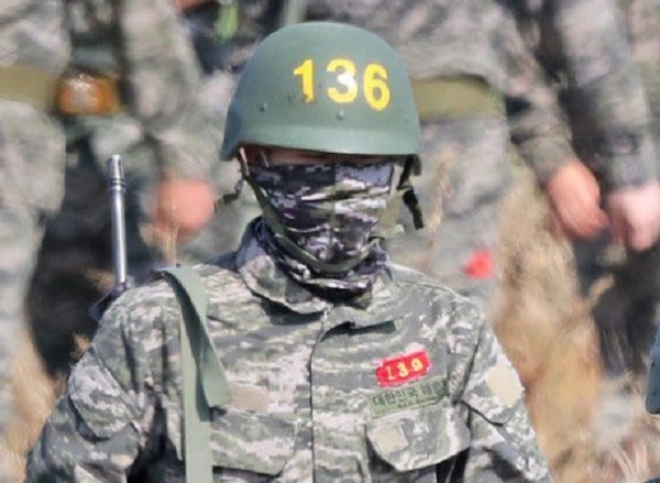 De marcar goles en la Premier, al servicio militar