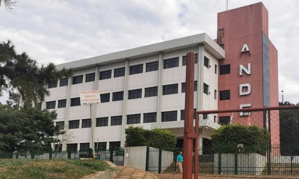 ANDE barre a técnicos que denunciaron desfalcos en CDE, y los que robaron siguen bien protegidos