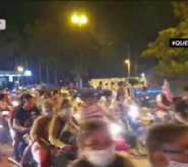 ¿Olvidaron cuarentena? Así recibieron a periodista declarado inocente - Paraguay.com