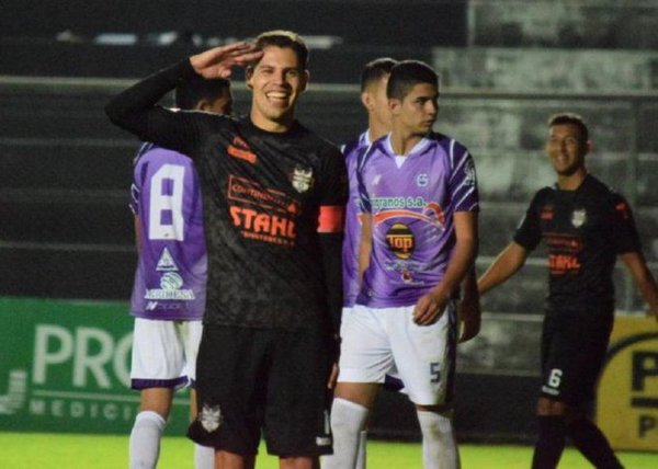El jugador de fútbol que es contador y ayudó a sus compañeros de equipo