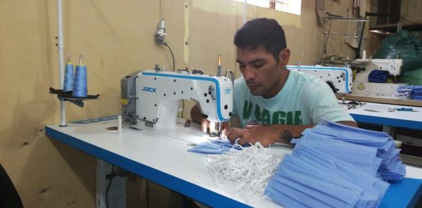 Internos de Penal de Misiones entregan equipos de bioseguridad y tapabocas a la VIII Región Sanitaria » Ñanduti