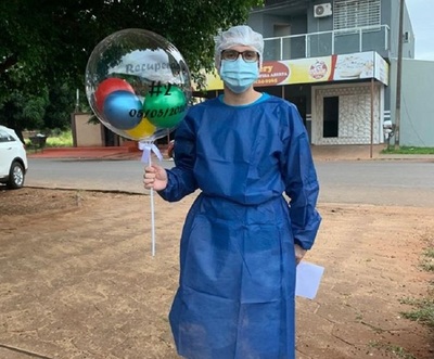 Con globos dieron el alta al segundo paciente recuperado de covid-19 en Pedro Juan