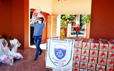 Entregan kits en los colegios de Misiones - Interior - ABC Color