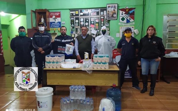 Bomberos reciben donaciones y aporte de la Junta Nacional