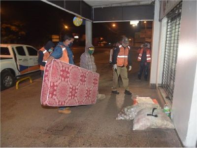 SEN entrega colchones y frazadas a personas en situación de calle