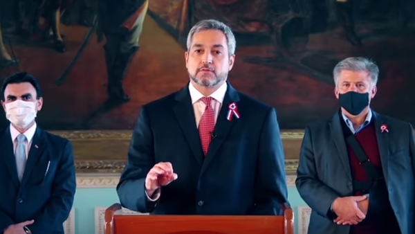 El presidente de la República crea una comisión para el control de la compra de insumos