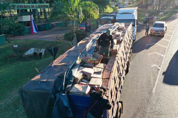 INCAUTAN EN CURUGUATY CAMIONES CON CARGAS AZÚCAR Y ACEITE INGRESADOS DE CONTRABANDO