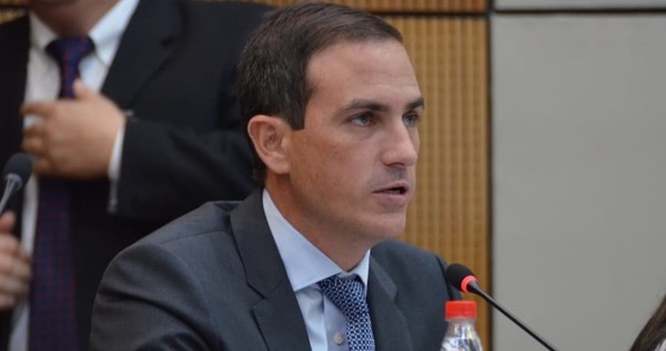 Senador cuestiona creación de comisión de control y designación de Giuzio como coordinador