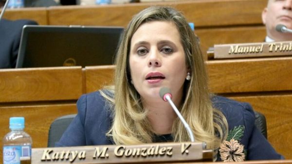 “La clase política no va a ceder un centímetro a sus privilegios”