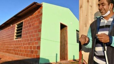 Carlos Arrechea entrega vivienda social a un sanjuanino no vidente - Digital Misiones