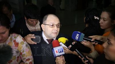 Latorre propone elevar penas contra funcionarios públicos “sinvergüenzas”