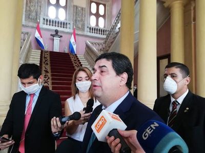 Ejecutivo pide reunión con líderes de bancada para analizar cuarentena