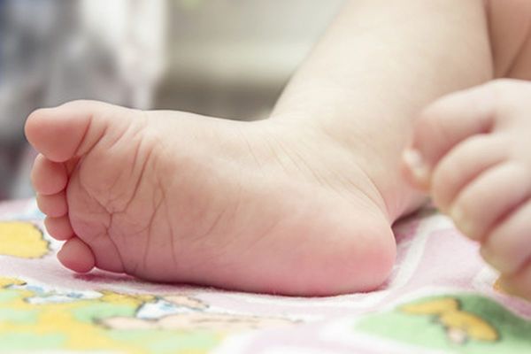 Bebé de 3 meses da positivo al COVID-19 en uno de los albergues
